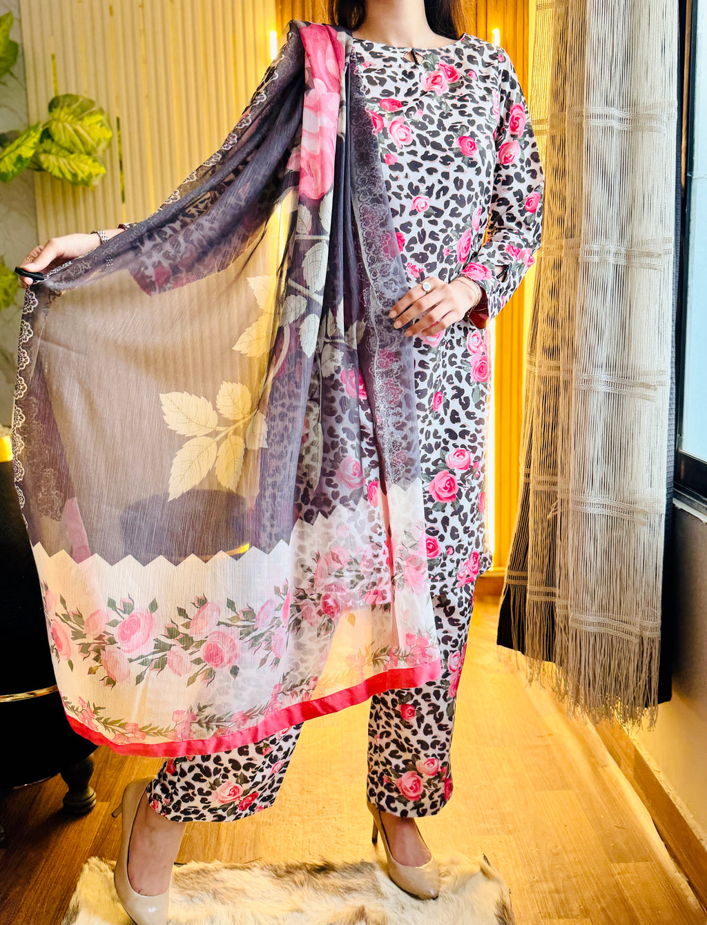 Cheetah (Design 2) Swiss lawn 3-piece suit, image 2 of 4