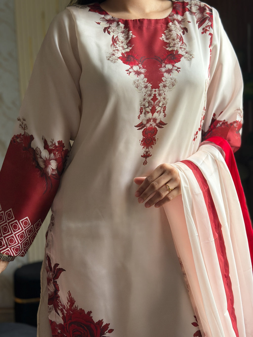 Mehroon Floral digital printed silk 3-piece suit, image 2 of 3