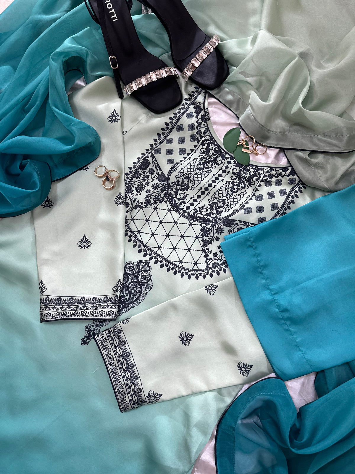 Pista digital printed silk 3-piece suit, image 6 of 6