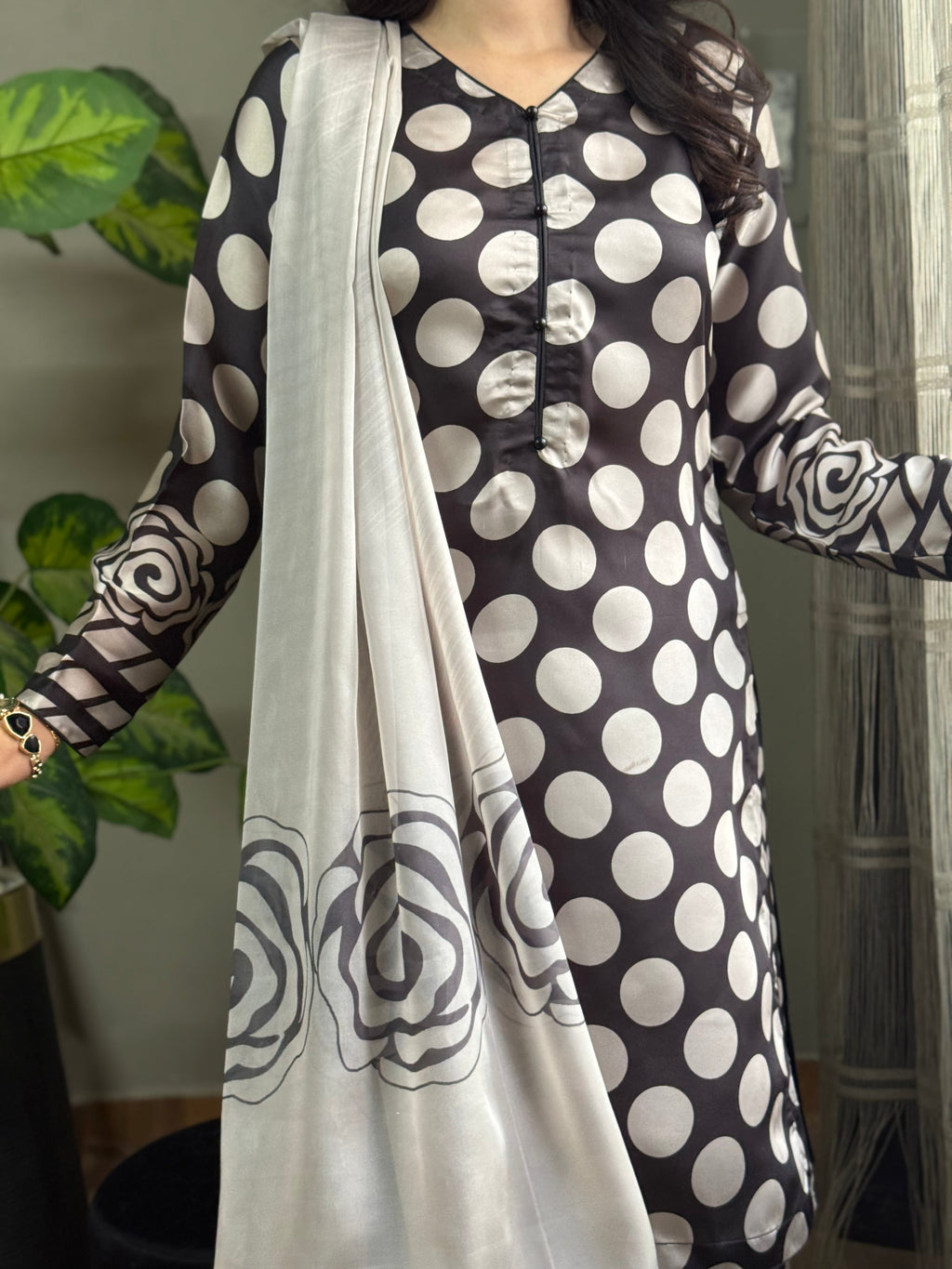 Polka digital printed silk 3-piece suit, image 3 of 6