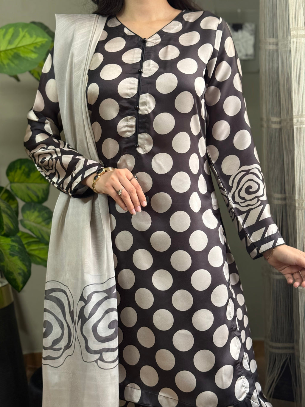 Polka digital printed silk 3-piece suit, image 4 of 6