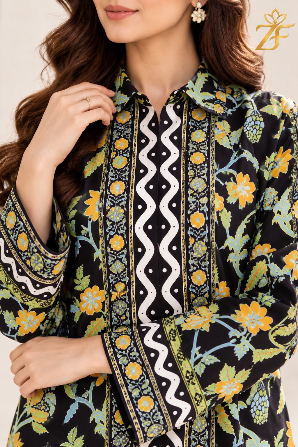 Champa printed suit close-up of collar, wave-stripe front panel and floral print - Zarafshan